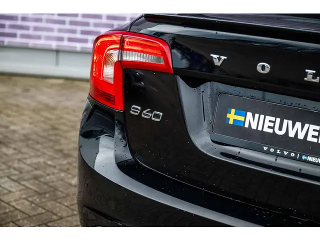 Volvo S60 1.5 T3 R-Design 2018 Benzine 29