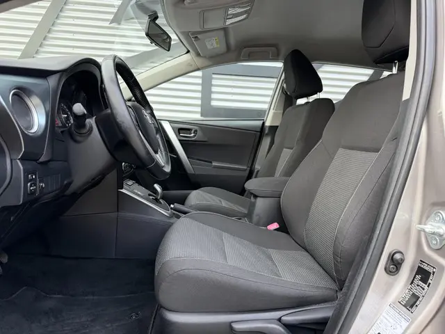 Toyota Auris 1.8 Hybrid Aspiration 2013 Hybride Benzine 9