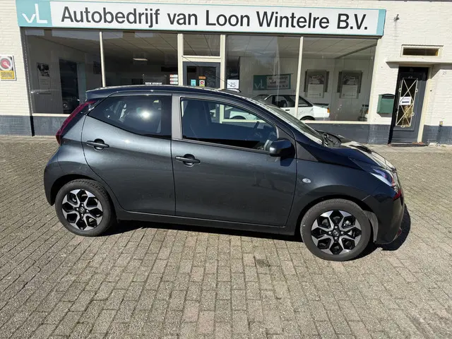 Toyota Aygo 1.0 VVT-i x-play 2020 Benzine 2