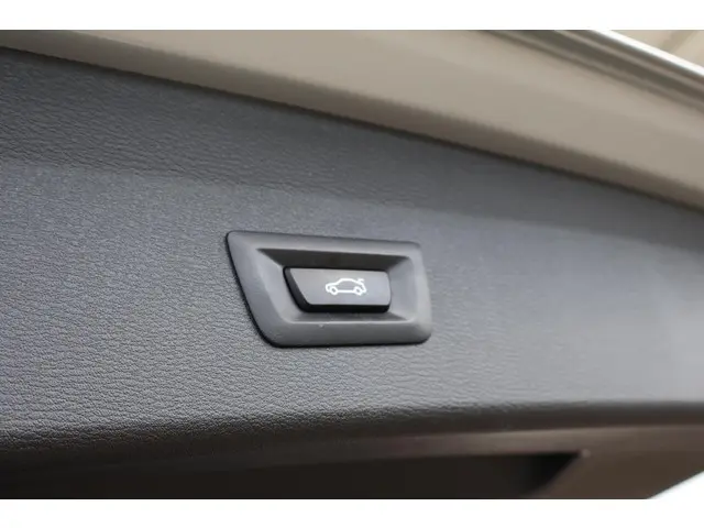 BMW X1 sDrive18i Executive Edition 2020 Benzine 43