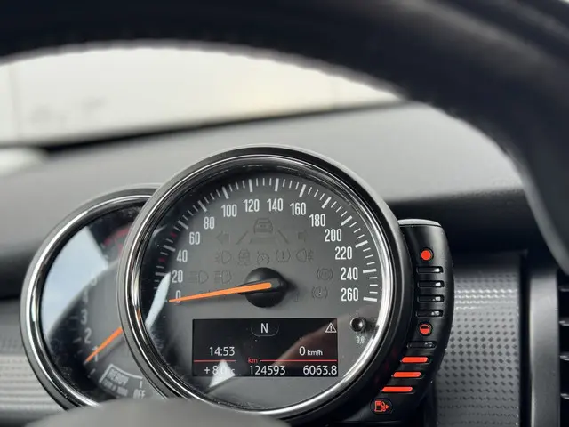 MINI 5-Deurs Cooper 1.5 Salt 2015 Benzine 23