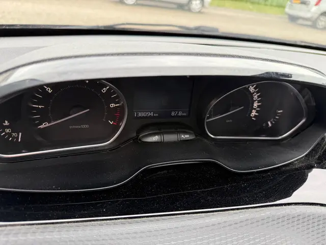 Peugeot 208 1.2 PureTech Blue Lease Premium 2016 Benzine 9