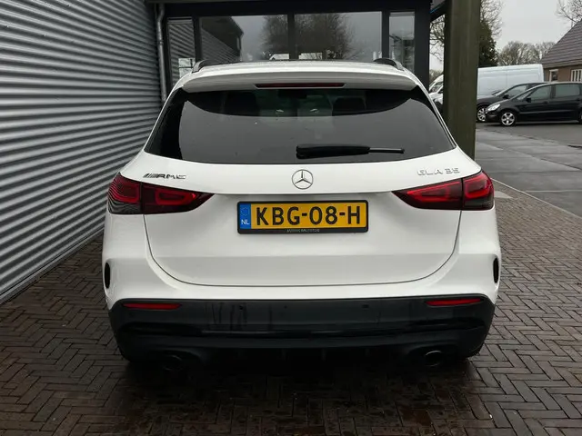 Mercedes-Benz GLA AMG 35 4MATIC 2021 Benzine 12