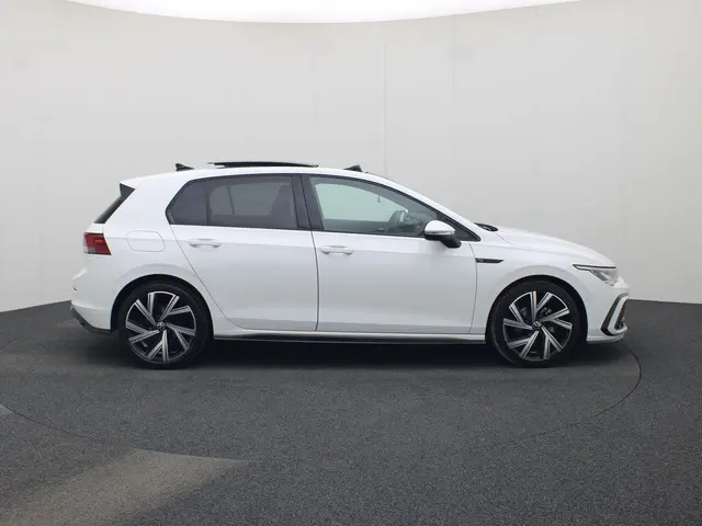 Volkswagen Golf 1.5TSI/130PK R-Line 2021 Benzine 3
