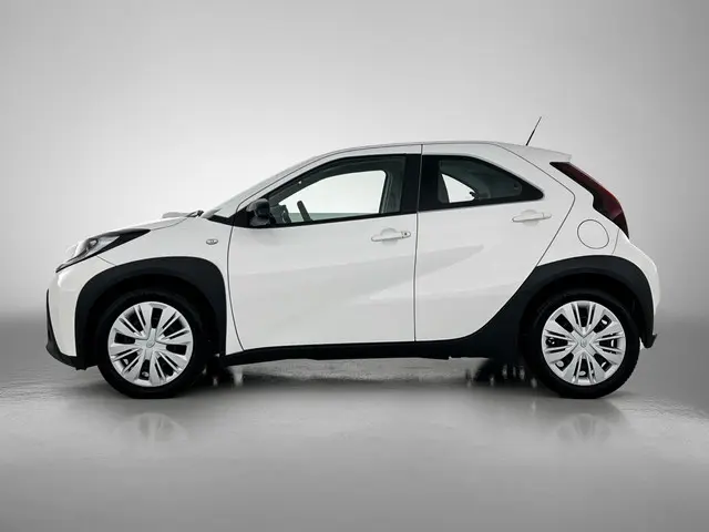 Toyota Aygo X 1.0 VVT-i S-CVT Play 2023 Benzine 3