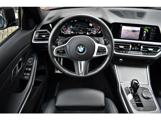 BMW 3 Serie Touring 320i M-Sport 2020 Benzine 23