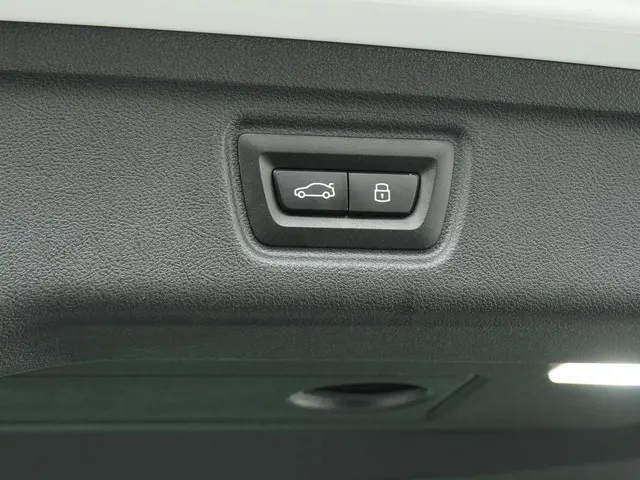 BMW 3 Serie Touring 330e 2025 Hybride Benzine 28