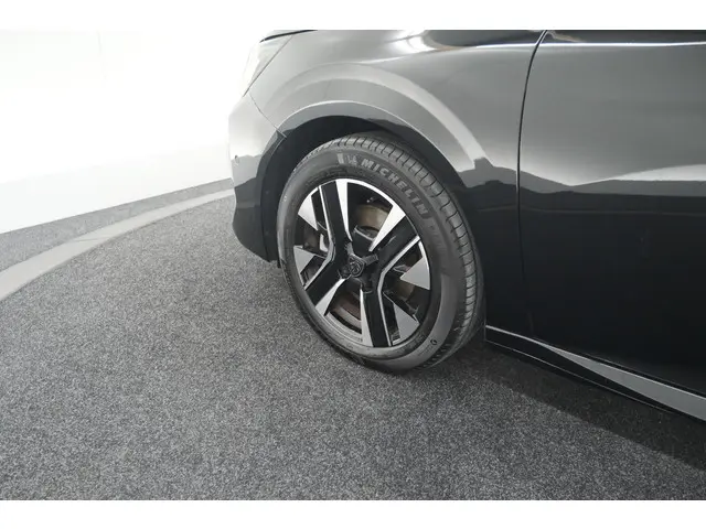 Peugeot 208 PureTech 100 Allure 2024 Benzine 22