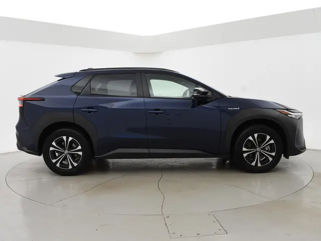 Toyota bZ4X DYNAMIC 71 kWh + TREKHAAK 2023 Elektrisch 19