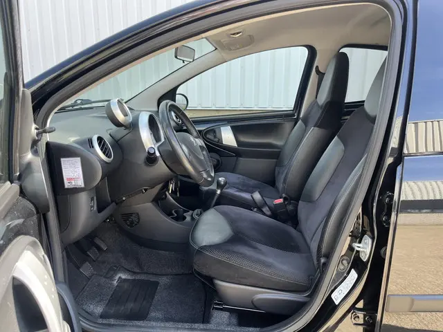 Peugeot 107 1.0 Black & Silver 2013 Benzine 10