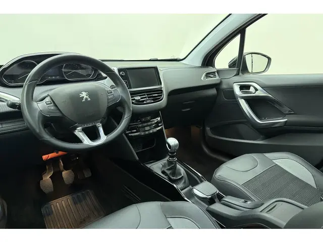 Peugeot 2008 1.2 PureTech Allure 2019 Benzine 16