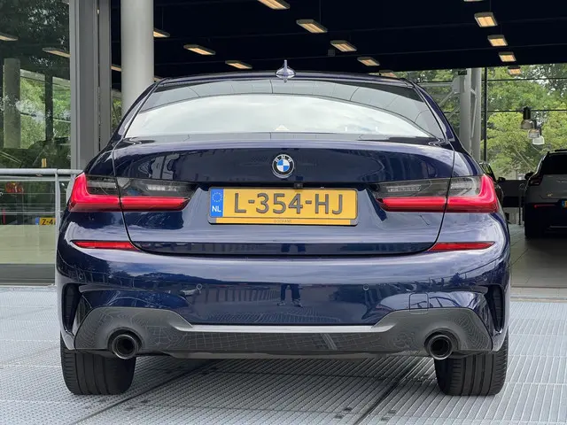 BMW 3 Serie 318i M-Sport Business Edition 2021 Benzine 19