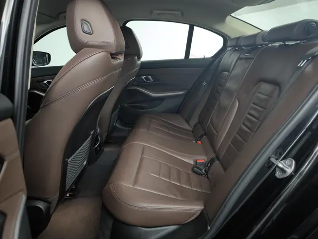 BMW 3 Serie 320e 2023 Hybride Benzine 8