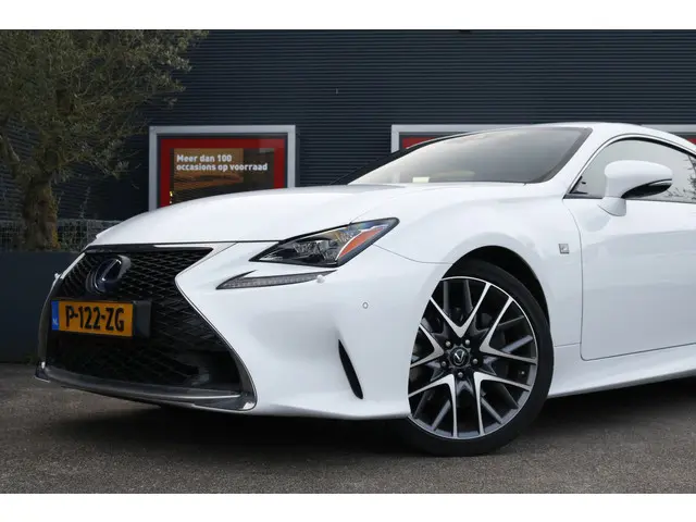 Lexus RC 300h F SPORT Line 2018 Hybride Benzine 2