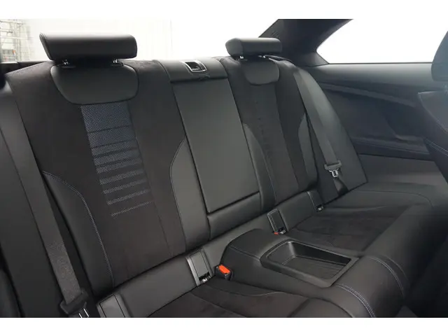 BMW 2 Serie Coupé 218i 2024 Benzine 12