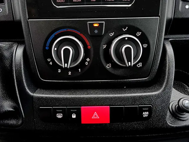 Peugeot Boxer 435 2.2 BlueHDi L4 H3 2021 Diesel 17