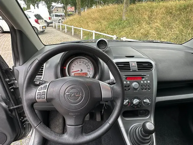 Opel Agila 1.0 Berlin airco 37000 km !!!!!!! 2013 Benzine 13