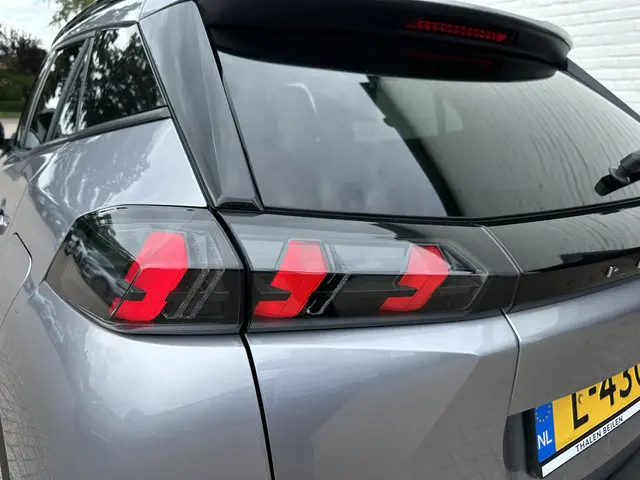 Peugeot 2008 1.2 Turbo 100 PK Allure Pack 2021 Benzine 44