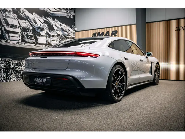 Porsche Taycan Performance 84 kWh 2023 Elektrisch 9