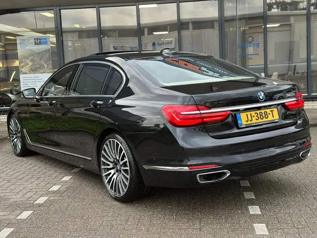 BMW 7 Serie 740Li High Executive 2016 Benzine 2