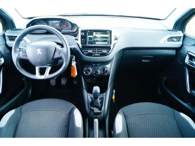Peugeot 208 1.2 VTi Style 60.000 km 2014 Benzine 10