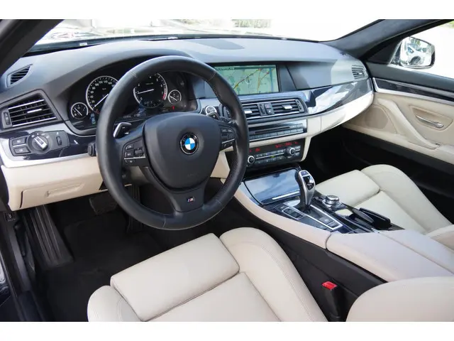 BMW 5 Serie 520i Upgrade Edition 2013 Benzine 18