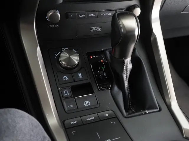 Lexus NX 300h AWD President Line 2018 Hybride Benzine 31