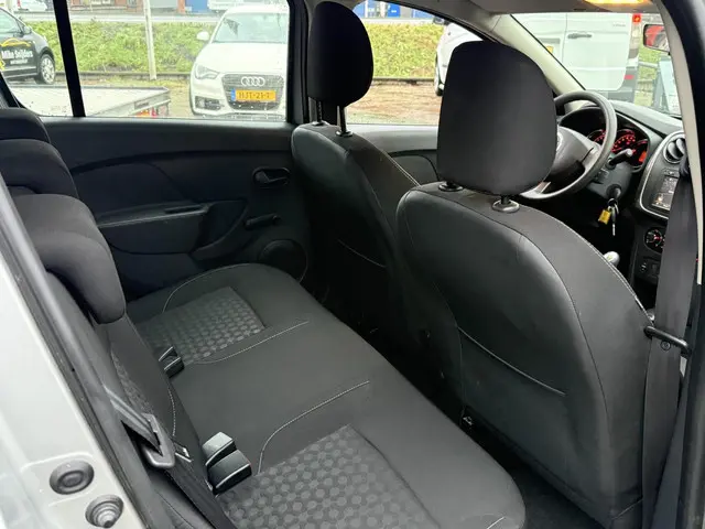 Dacia Sandero 0.9 TCe Lauréate 12/2013 Navi 2013 Benzine 7