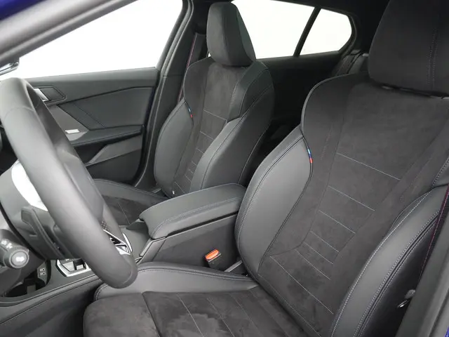 BMW 1 Serie 120 2025 Benzine 4