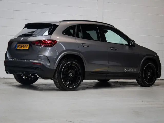 Mercedes-Benz GLA 180 Star Edition AMG Line 2025 Benzine 2