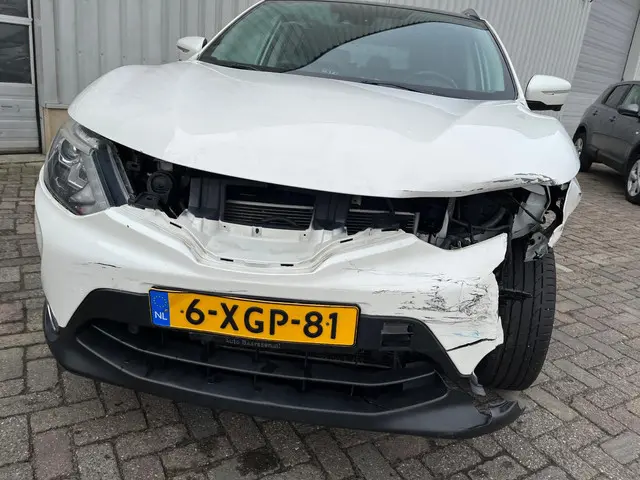 Nissan QASHQAI 1.2 Tekna - Front Schade - BPM 2014 Benzine 7