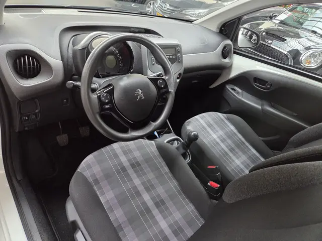 Peugeot 108 1.0 e-VTi Active 2020 Benzine 13