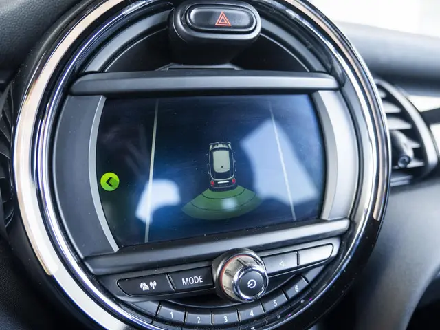 MINI 5-Deurs Cooper Aut. 2020 Benzine 24