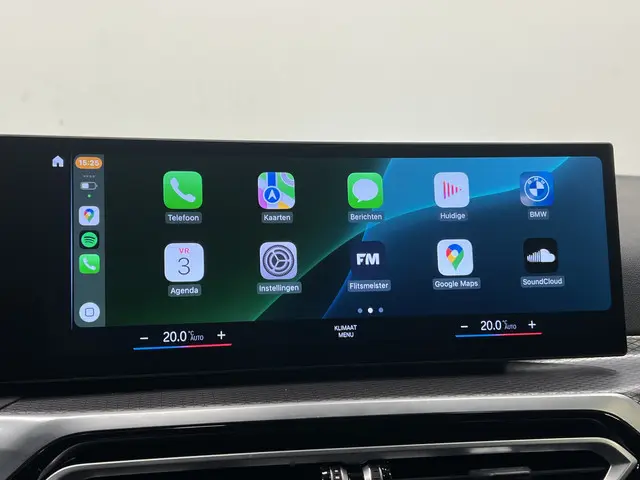 BMW 3 Serie Touring 318i 2023 Benzine 32