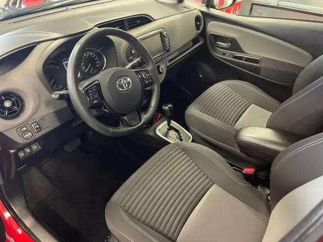 Toyota Yaris 1.5 Hybrid Design 2018 Hybride Benzine 8