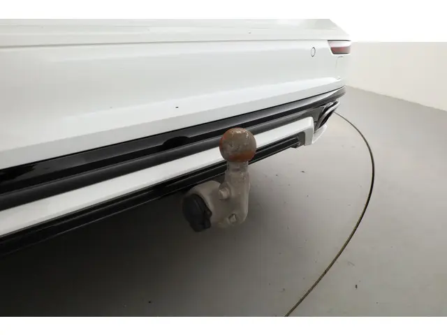 Volvo V60 T8 Recharge R-Design 2022 Hybride Benzine 36