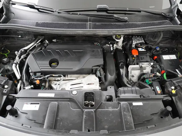 Peugeot 3008 1.6 HYbrid 225 Allure 2021 Benzine 16