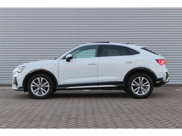 Audi Q3 35 TFSI Advanced edition 2024 Benzine 3