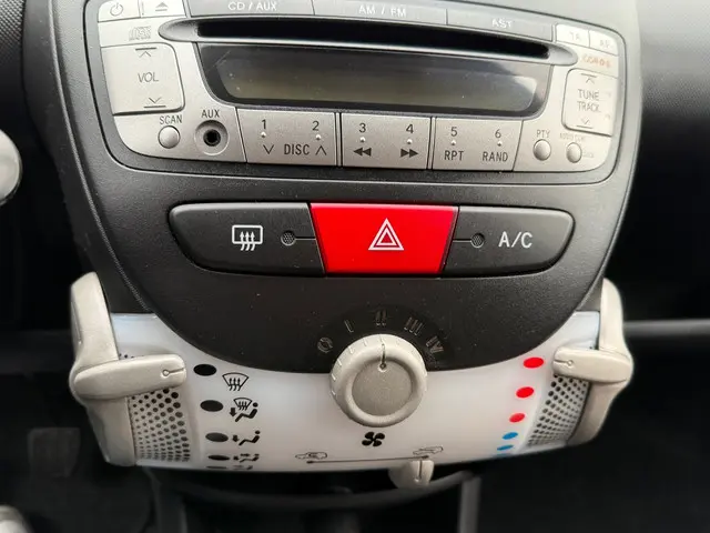 Toyota Aygo 1.0 VVT-i Now 2014 Benzine 17