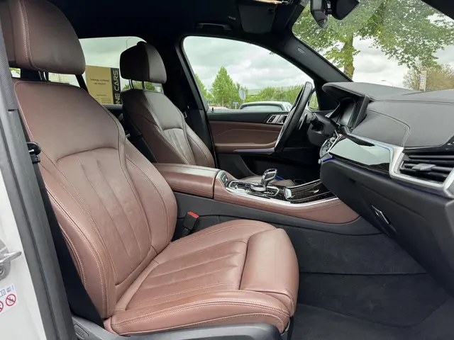 BMW X5 xDrive40i High Executive 7p. 2019 Benzine 8