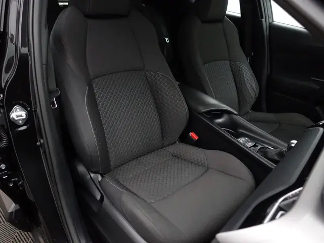 Toyota C-HR 1.8 Hybrid Active Aut- 2023 Hybride Benzine 17