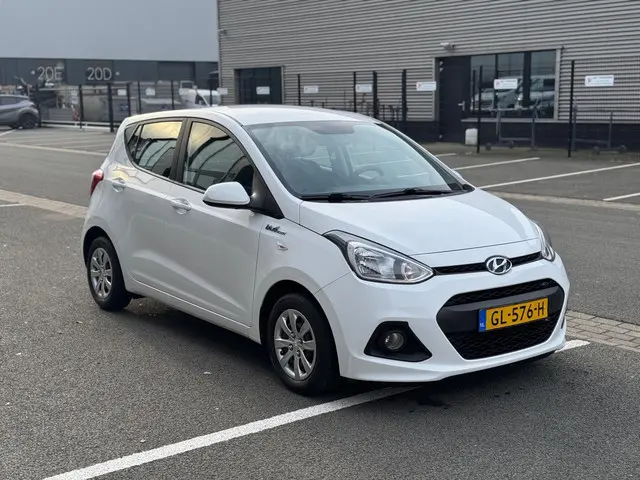 Hyundai i10 1.0i i-Motion Comfort 2015 Benzine 2
