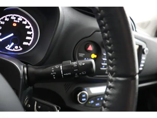Toyota Yaris 1.5 Hybrid Design 2018 Hybride Benzine 32