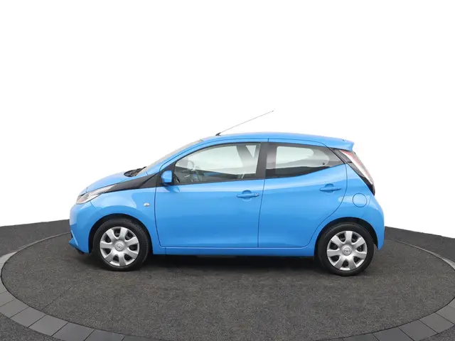 Toyota Aygo 1.0 VVT-i x-play 2017 Benzine 3