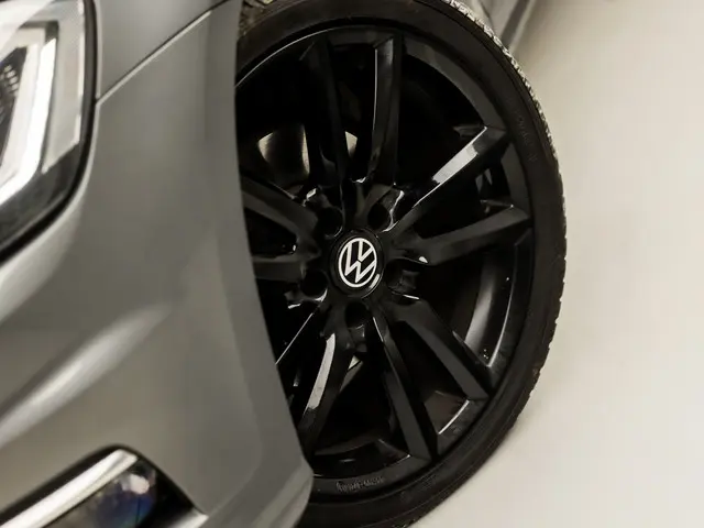 Volkswagen Golf 1.4 TSI Highline R Sport 2017 Benzine 19