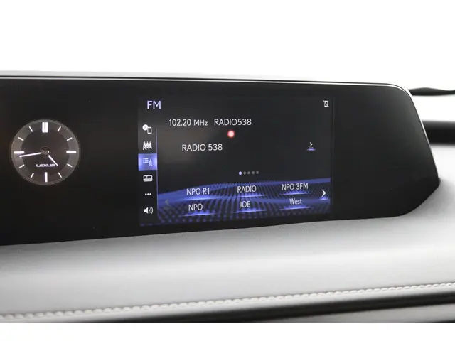 Lexus UX 250h Preference Line 2022 Hybride Benzine 8