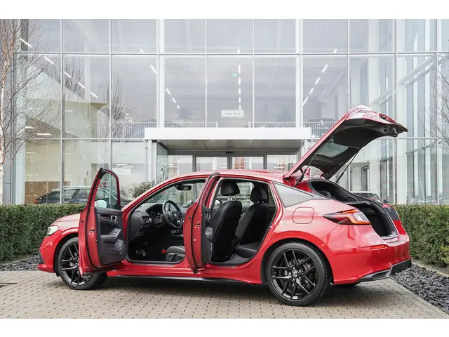 Honda Civic 2.0i e:HEV SPORT 2023 Hybride Benzine 35