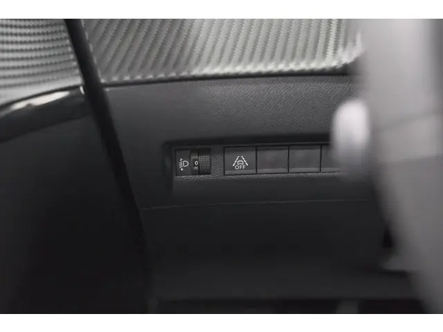 Peugeot 208 PureTech 100 Allure Pack 2023 Benzine 41