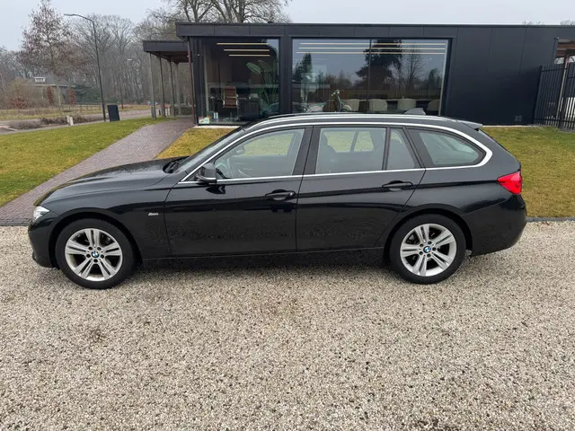 BMW 3 Serie Touring 318i Executive 2017 Benzine 3