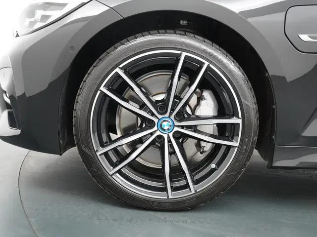 BMW 3 Serie Touring 330e 2022 Hybride Benzine 27